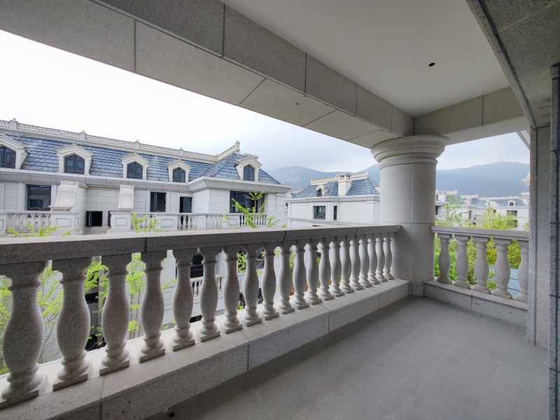 10室3廳3陽臺 春城首府別墅陽臺