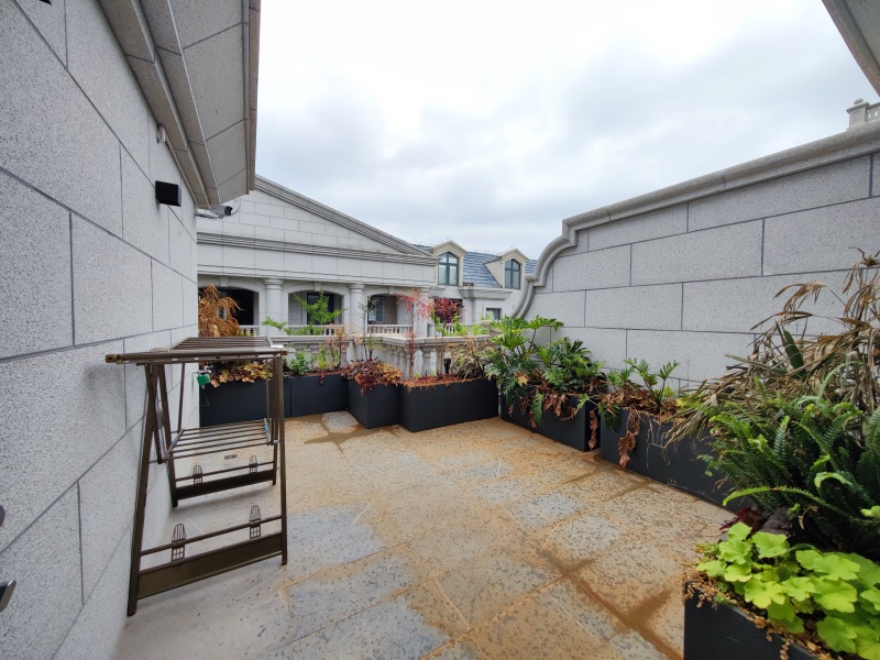 10室3廳3陽臺 春城首府別墅陽臺