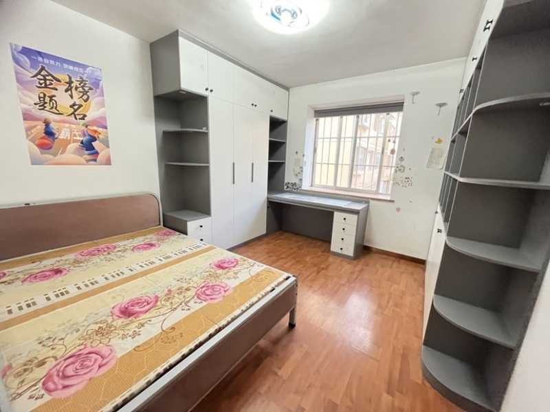 4室2廳2陽臺 時代年華錦華苑臥室