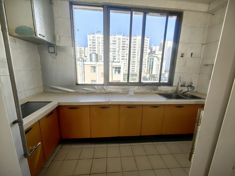 3室2廳2陽臺 月牙塘小區(qū)廚房