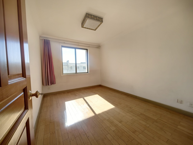 3室2廳2陽臺 月牙塘小區(qū)臥室