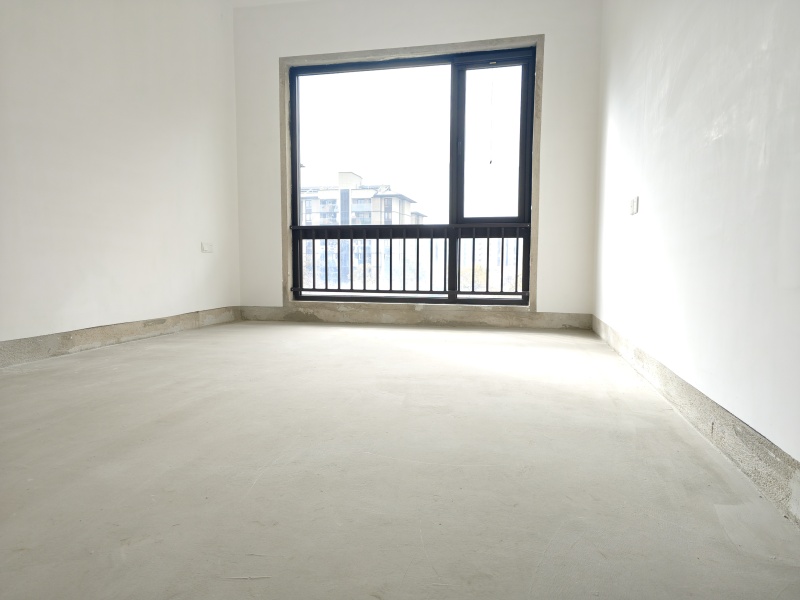 5室2廳2陽(yáng)臺(tái) 華夏四季二期其他