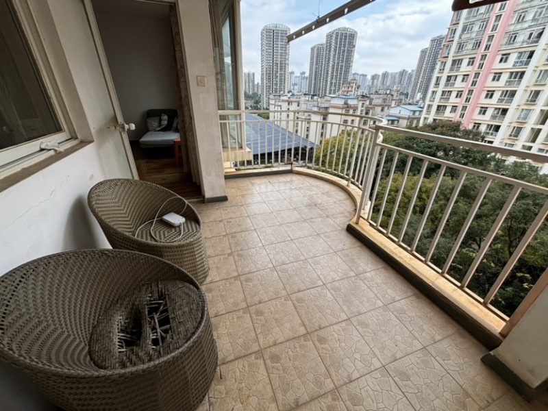 4室2廳2陽(yáng)臺(tái) 銀河星辰花園陽(yáng)臺(tái)