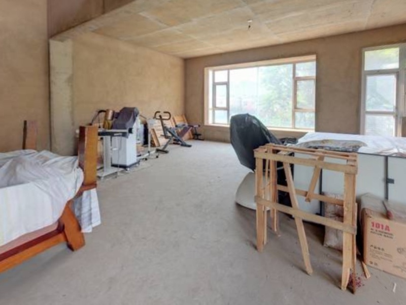 5室3廳3陽(yáng)臺(tái) 寧康園別墅客廳