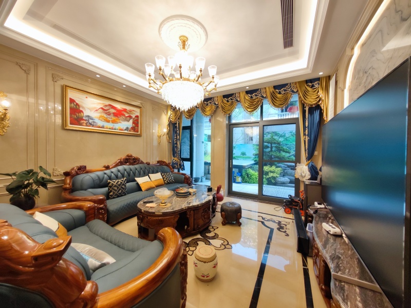 10室3廳3陽臺 春城首府別墅客廳