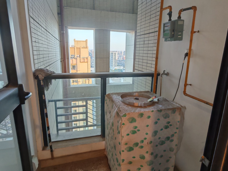 2室2廳1陽(yáng)臺(tái) 濱江俊園香儂組團(tuán)客廳