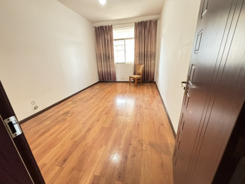 4室2廳2陽(yáng)臺(tái) 銀河星辰花園臥室