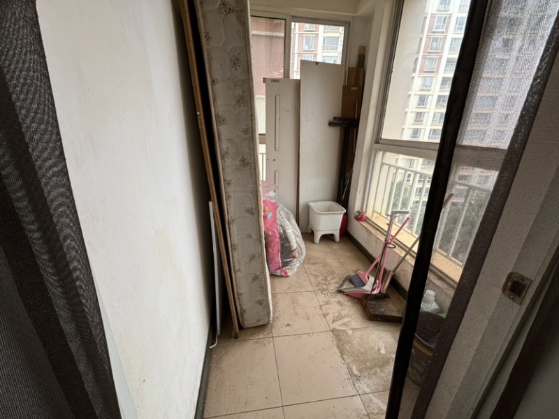 4室2廳2陽(yáng)臺(tái) 銀河星辰花園陽(yáng)臺(tái)