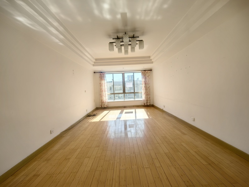 3室2廳2陽臺 月牙塘小區(qū)客廳