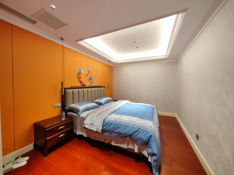 10室3廳3陽臺 春城首府別墅臥室