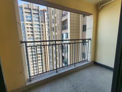 4室2廳2陽臺(tái) 藍(lán)光水岸公園