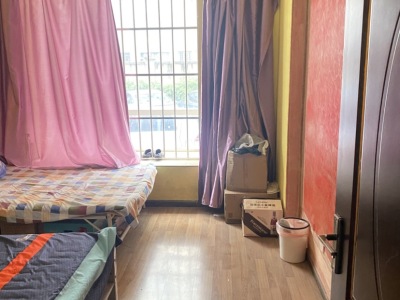 3室1廳 銀海國(guó)貿(mào)花園