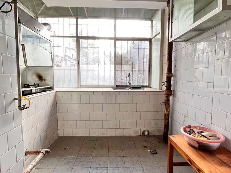 3室2廳1陽臺 船房小區(qū)廚房