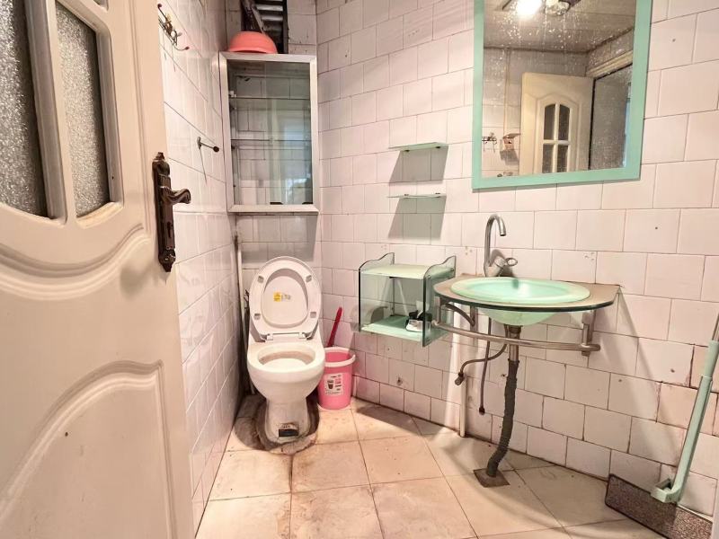 3室2廳1陽臺 船房小區(qū)衛(wèi)生間