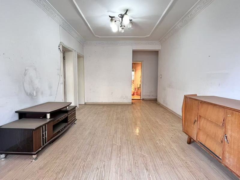 3室2廳1陽臺 船房小區(qū)客廳