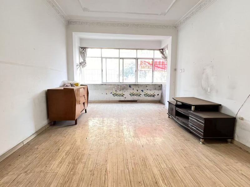 3室2廳1陽臺 船房小區(qū)客廳