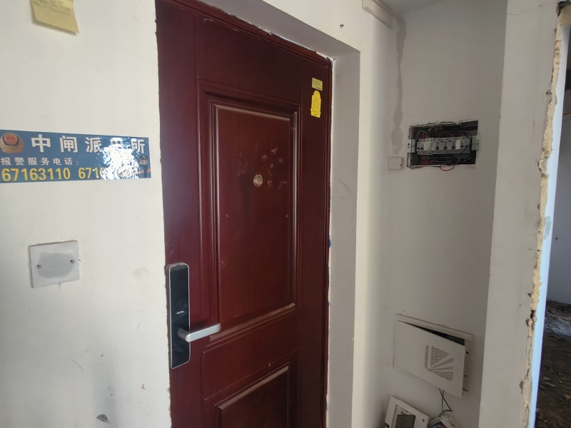 4室2廳2陽臺(tái) 藍(lán)光水岸公園門廳