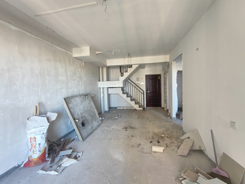 4室2廳2陽臺(tái) 藍(lán)光水岸公園客廳