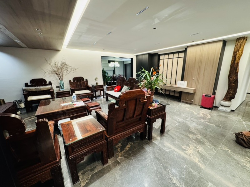 4室2廳2陽臺 華夏四季三期客廳