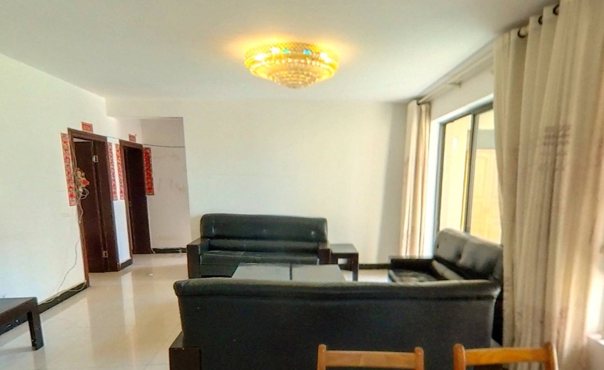 3室2廳2陽臺(tái) 盛高大城二期客廳