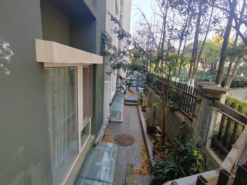 3室2廳2陽臺 世博生態(tài)城云嶺鄰里自家花園