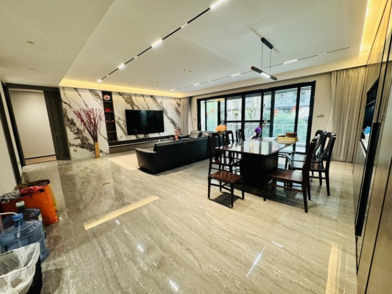 4室2廳2陽(yáng)臺(tái) 華夏四季二期餐廳