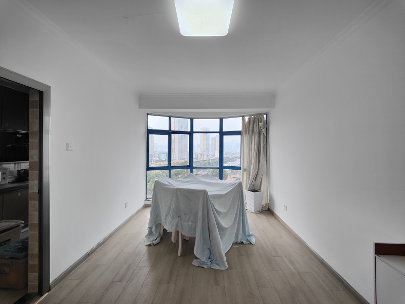 3室2廳1陽(yáng)臺(tái) 白龍新區(qū)餐廳