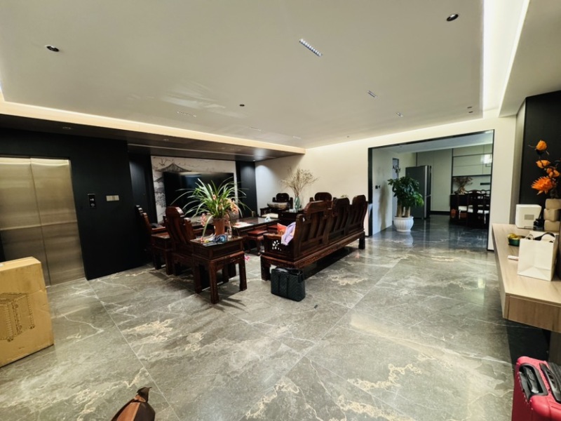 4室2廳2陽臺 華夏四季三期客廳