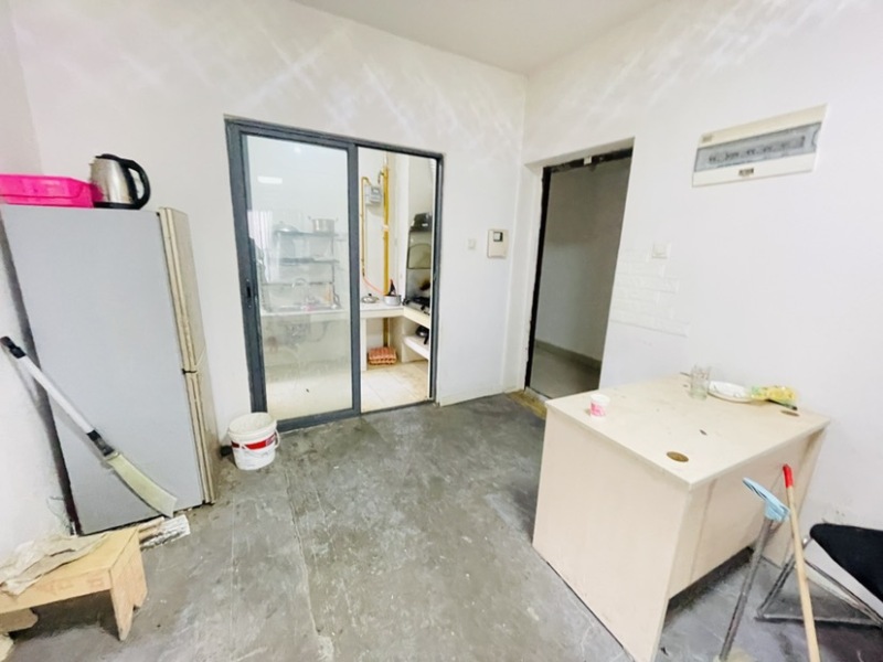 3室2廳1陽臺(tái) 金曇花園門廳