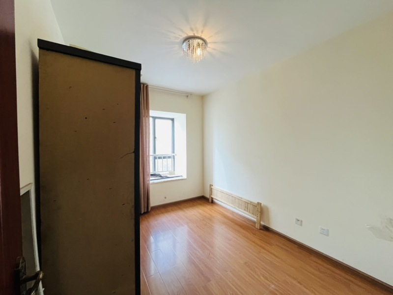 2室2廳2陽(yáng)臺(tái) 金坤尚城祥和里臥室