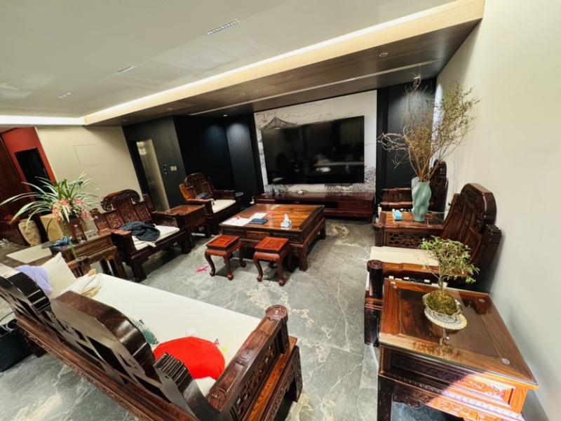 4室2廳2陽臺 華夏四季三期客廳