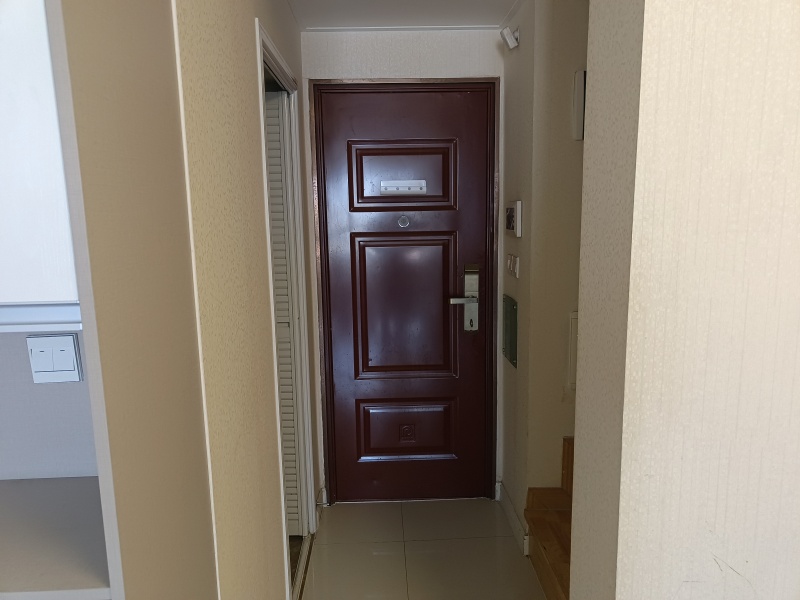 2室2廳2陽(yáng)臺(tái) 紅星國(guó)際晶品公寓門廳