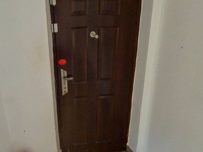 3室2廳2陽臺(tái) 盛高大城二期門廳