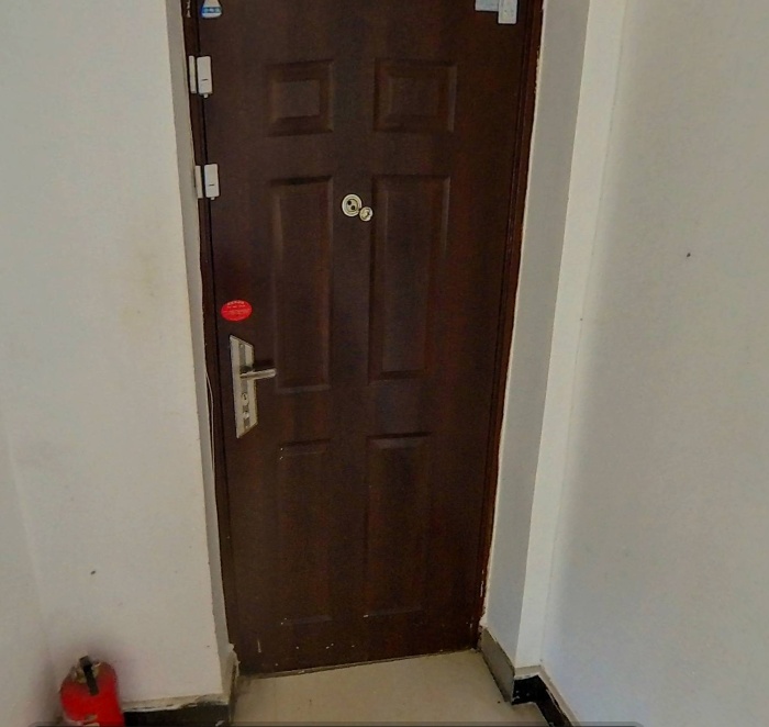 3室2廳2陽臺(tái) 盛高大城二期門廳