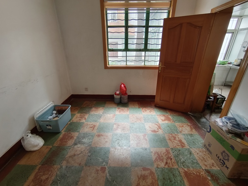 3室2廳2陽(yáng)臺(tái) 農(nóng)墾物流宿舍餐廳