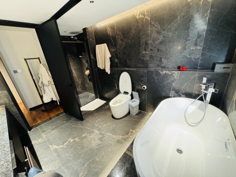 4室2廳2陽臺 華夏四季三期衛(wèi)生間