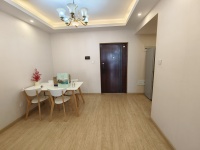 2室2廳2陽臺 醫(yī)大廣場餐廳