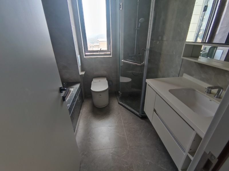 4室2廳 華夏金地世博一號(hào)衛(wèi)生間