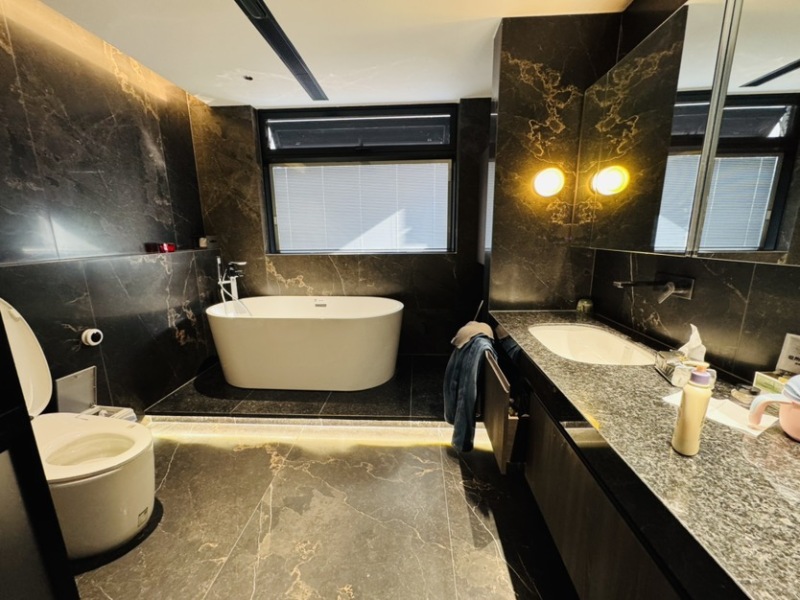 4室2廳2陽臺 華夏四季三期衛(wèi)生間