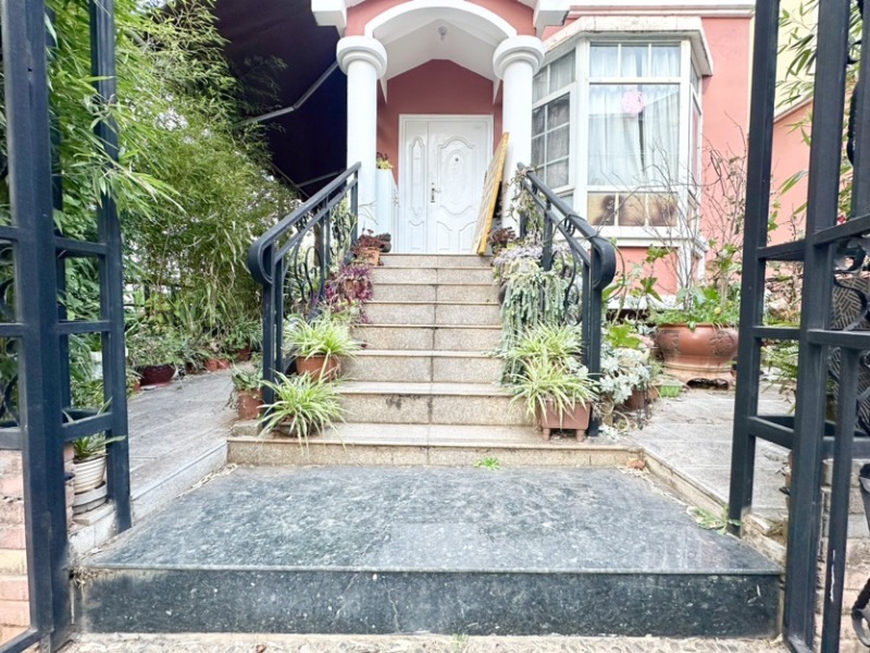 6室3廳2陽臺 金色維也納花園別墅客廳