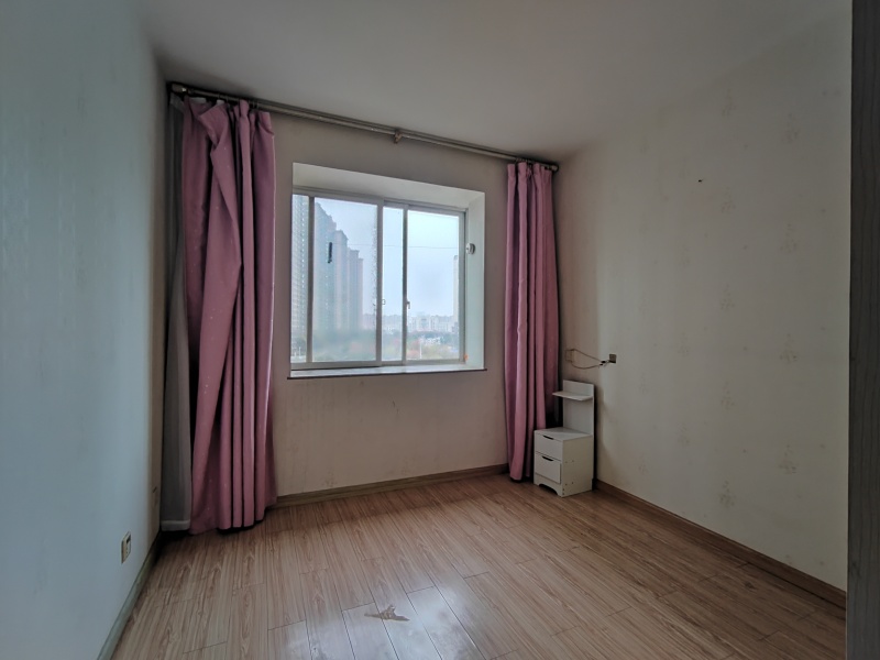 2室1廳1陽臺(tái) 時(shí)代年華錦華苑臥室