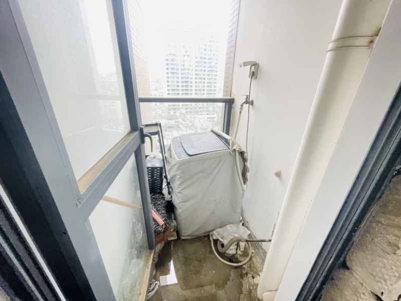 3室2廳1陽臺(tái) 金曇花園陽臺(tái)