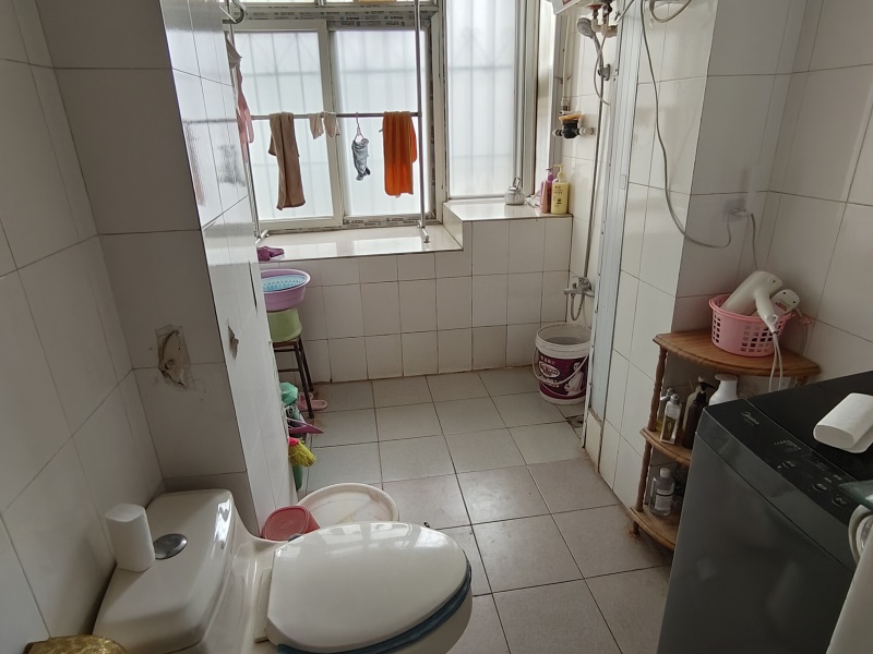 3室2廳2陽(yáng)臺(tái) 農(nóng)墾物流宿舍衛(wèi)生間