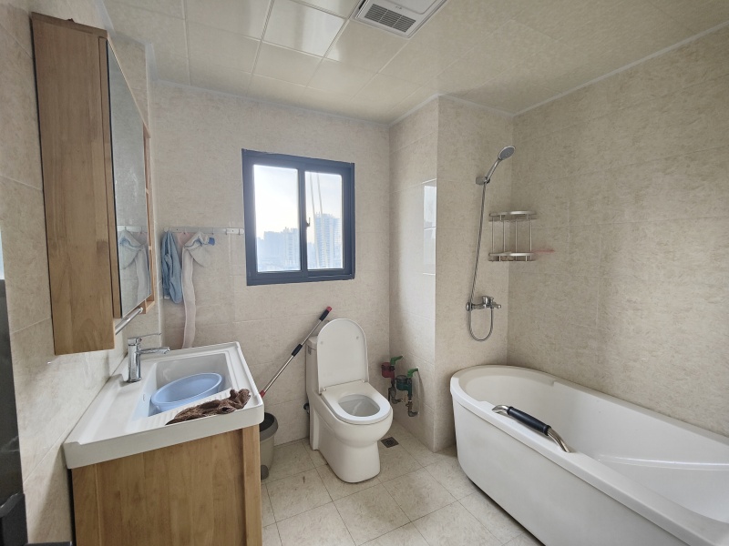 3室2廳1陽(yáng)臺(tái) 白龍新區(qū)衛(wèi)生間