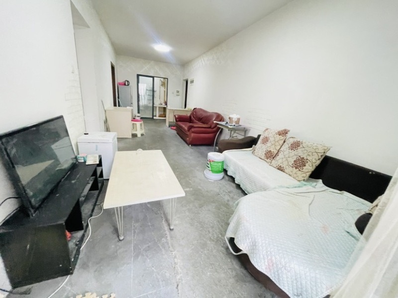 3室2廳1陽臺(tái) 金曇花園客廳