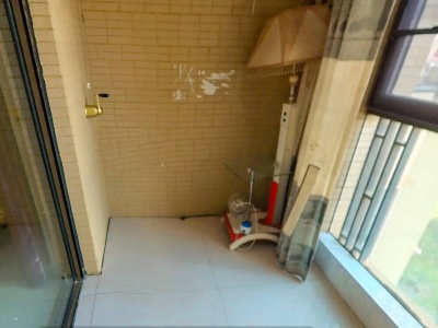 3室2廳2陽臺(tái) 盛高大城二期陽臺(tái)