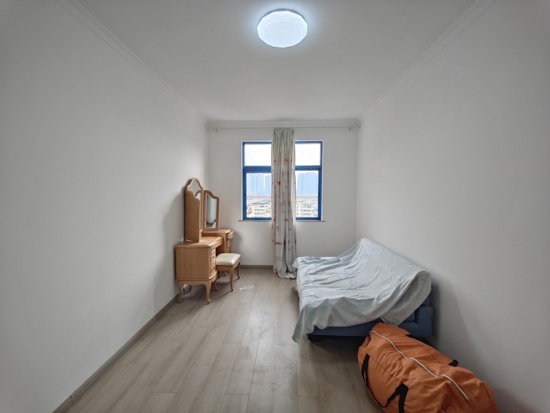 3室2廳1陽(yáng)臺(tái) 白龍新區(qū)臥室