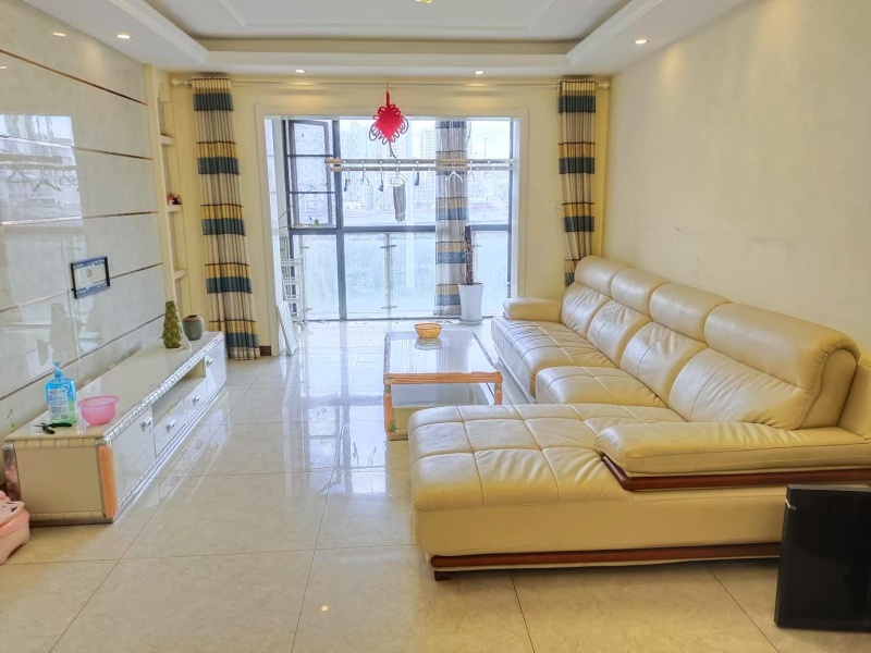 3室2廳2陽臺 金泰國際一期客廳