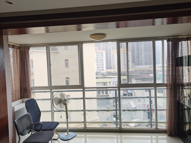 5室3廳3陽臺(tái) 時(shí)代風(fēng)華二期陽臺(tái)