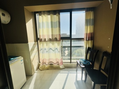 1室1廳1陽臺(tái) 西南海泰和苑